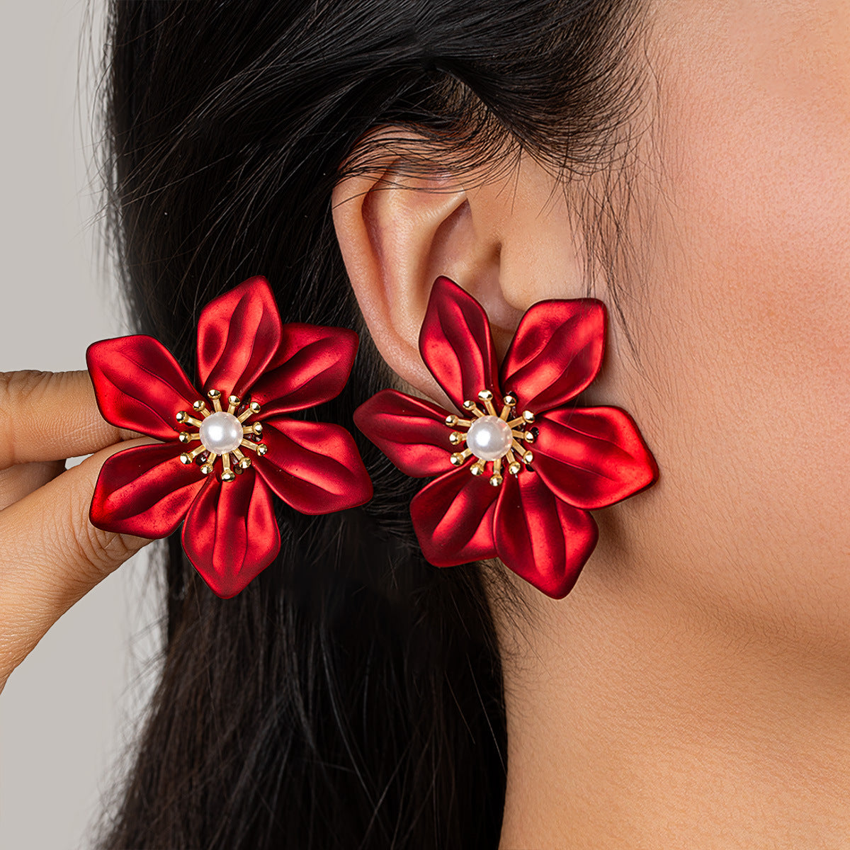 Fashionable Pearl And Flower Jewelry Set