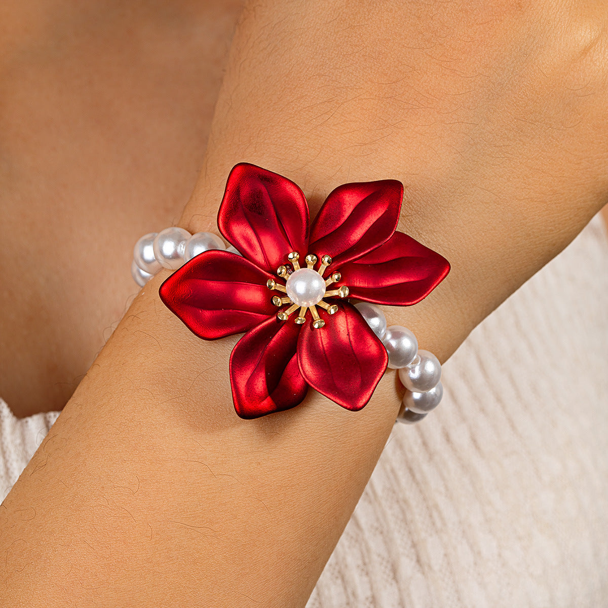 Fashionable Pearl And Flower Jewelry Set