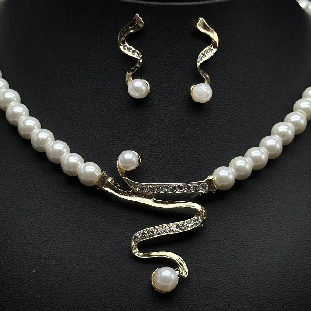 Fashion Personality Deep V Clavicle Pearl Pendant Suit